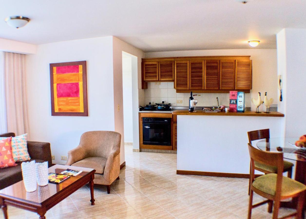 Portal Del Rodeo Apartahotel Меделин Екстериор снимка