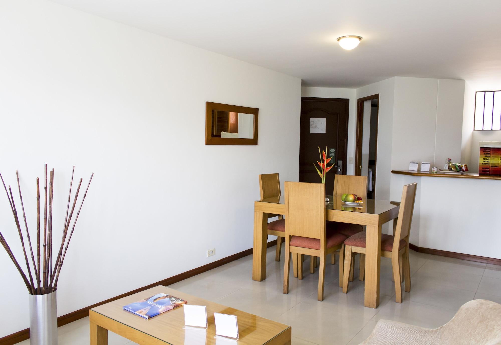Portal Del Rodeo Apartahotel Меделин Екстериор снимка