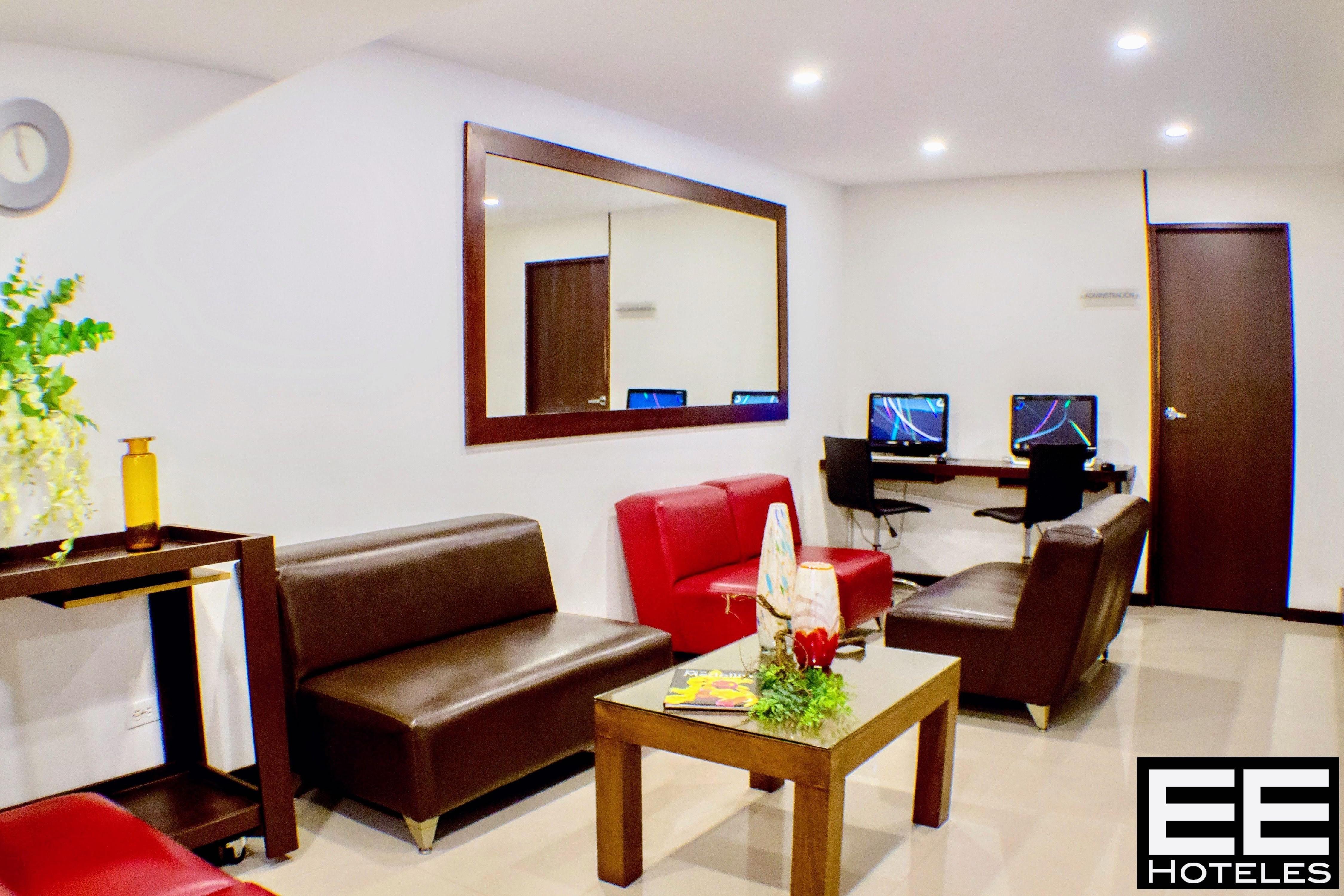 Portal Del Rodeo Apartahotel Меделин Екстериор снимка