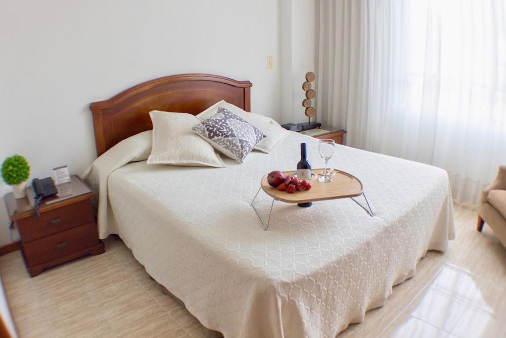 Portal Del Rodeo Apartahotel Меделин Екстериор снимка