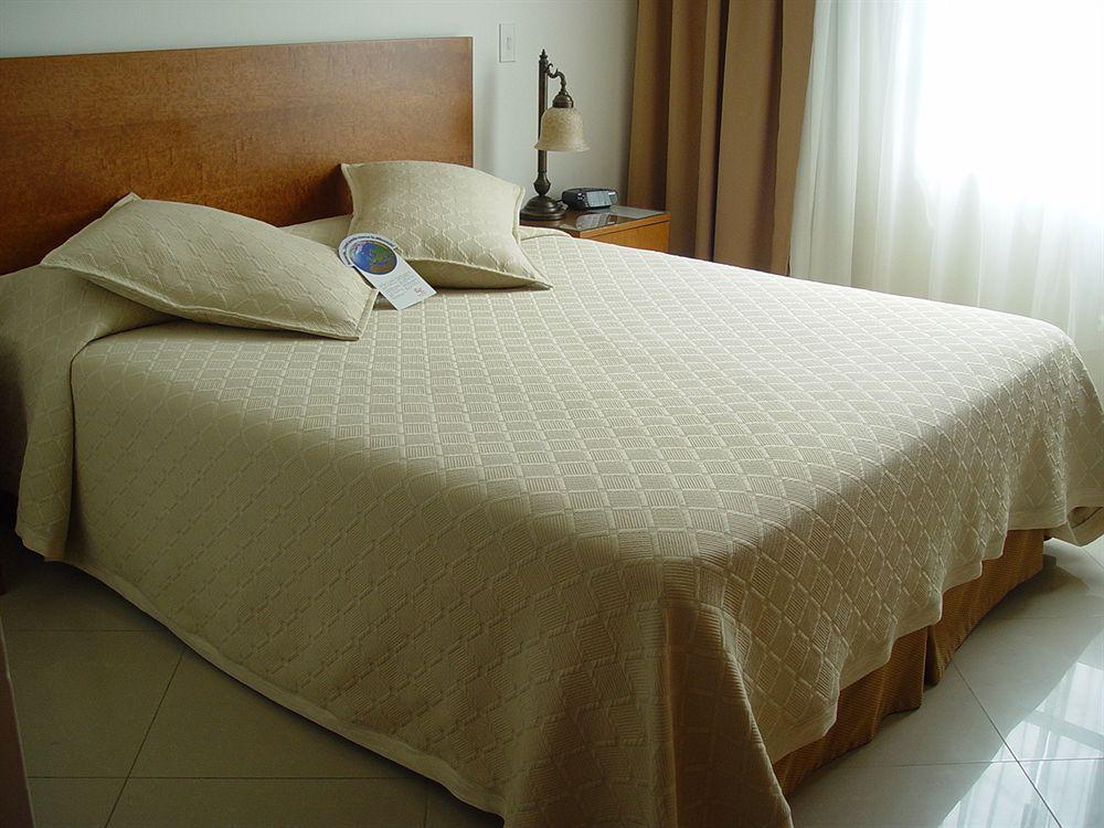 Portal Del Rodeo Apartahotel Меделин Стая снимка