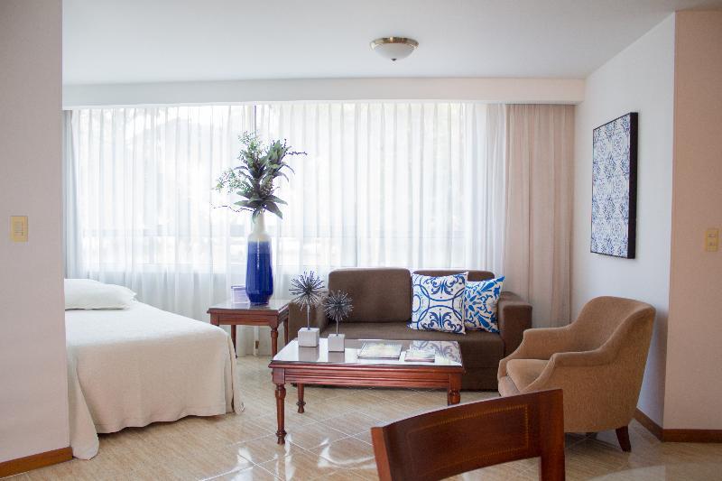 Portal Del Rodeo Apartahotel Меделин Екстериор снимка