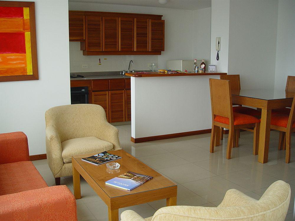 Portal Del Rodeo Apartahotel Меделин Екстериор снимка
